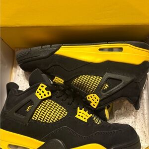 Retro 4 Thunder amazing condition worn a few times